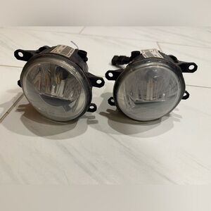 Toyota Tacoma :  Fog Lights (3rd Generation) Pre Owned - Set of 2